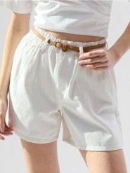 Szorty jeansowe paperbag z paskiem - biały. Białe szorty damskie Sinsay, bez wzorów, z jeansu, boho. W wyprzedaży za 55.99 zł.