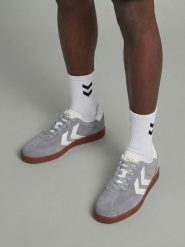 Buty Hummel VM78 CPH SP. Niebieskie buty sportowe na co dzień męskie HUMMEL, z materiału, bez zapięcia, do biegania. Za 423.70 zł.