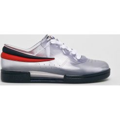 Melissa - Buty x Fila. Szare buty sportowe na co dzień damskie Melissa, bez wzorów, z gumy. W wyprzedaży za 299.90 zł.