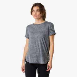 Koszulka treningowa damska Swedemount Core Loose Fit Tee szybkoschnąca. Czarne bluzki damskie SWEDEMOUNT, bez wzorów, sportowe, bez kołnierzyka, bez ramiączek. Za 57.00 zł.