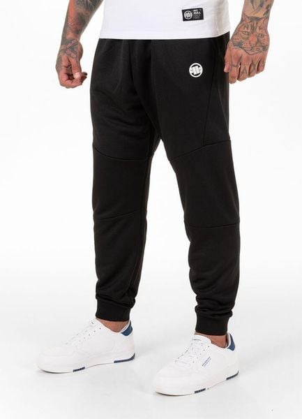 Spodnie męskie Oldschool Small Logo. Czarne spodnie sportowe męskie PITBULL, z dresówki. Za 229.00 zł.