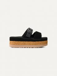UGG Skórzane klapki "Aubrey" w kolorze czarnym rozmiar: 39. Czarne klapki damskie Ugg, bez wzorów, ze skóry, bez obcasa, na platformie. Za 571.03 zł.