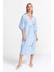 Rich & Royal Sukienka w kolorze błękitnym rozmiar: 40. Niebieskie sukienki damskie Rich & Royal, bez wzorów, z tkaniny, bez kołnierzyka, bez ramiączek, midi. Za 245.38 zł.