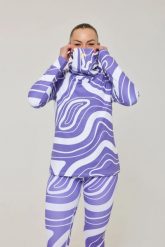 Damska koszulka termoaktywna z wysokim dekoltem Purple Swirl. Fioletowe bielizna termoaktywna damska OOSC, s, bez wzorów, z materiału. Za 294.99 zł.