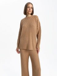 BGN Sweter w kolorze karmelowym rozmiar: 38. Brązowe swetry klasyczne damskie BGN, ze splotem, bez kołnierzyka. Za 111.45 zł.