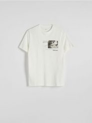 T-shirt comfort z nadrukiem - złamana biel. T-shirty męskie Reserved, l, bez wzorów, z bawełny, bez kołnierzyka. Za 59.99 zł.