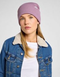LEE RIBBED BEANIE DAMSKA CZAPKA ZIMOWA CIEPŁA PRETTY PLUM 112358334 LW81016297. Czapki zimowe damskie Lee. Za 79.99 zł.