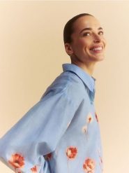 Bawełniana koszula w kwiaty - wielobarwny. Koszule damskie Reserved, l, bez wzorów, z bawełny, bez kołnierzyka, bez ramiączek. Za 139.99 zł.