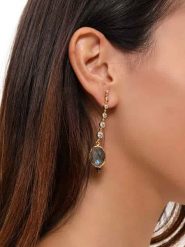 L'Atelier de Gaia Pozłacane kolczyki-wkrętki z labradorytem i cyrkoniami rozmiar: onesize. Szare kolczyki damskie L'Atelier de Gaia, z cyrkonią, pozłacane. Za 60.99 zł.