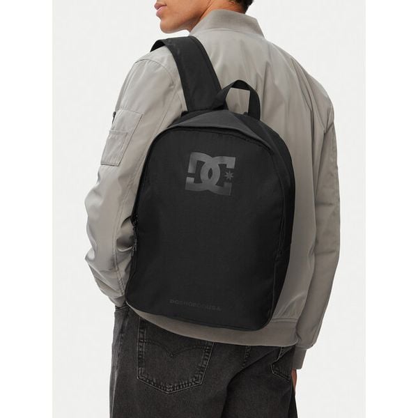 Plecak DC Shoes. Czarne plecaki damskie DC Shoes, bez wzorów, sportowe. Za 69.99 zł.