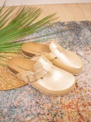 BABUNKERS Family Klapki w kolorze złotym rozmiar: 41. Żółte klapki damskie BABUNKERS Family, bez wzorów, bez obcasa. Za 173.99 zł.