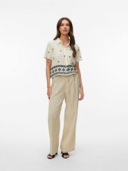 Vero Moda Bluzka w kolorze kremowo-czarnym rozmiar: XL. Brązowe bluzki damskie Vero Moda, xl, bez wzorów, bez kołnierzyka, bez ramiączek. Za 109.95 zł.