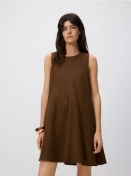 Lniana sukienka mini - brązowy. Brązowe sukienki damskie Reserved, l, bez wzorów, bez kołnierzyka, bez ramiączek, mini. Za 159.99 zł.