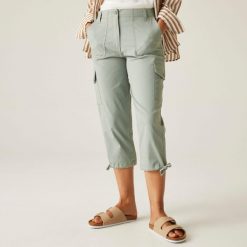 Spodnie turystyczne capri damskie Shorebella. Szare spodnie dresowe damskie Regatta, na lato, s, bez wzorów, z materiału. W wyprzedaży za 230.00 zł.