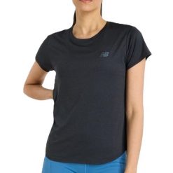 Koszulka sportowa New Balance damska czarna. Czarne bluzki sportowe damskie New Balance, s, z materiału, bez kołnierzyka, bez ramiączek. Za 171.15 zł.