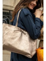 Victor & Hugo Paris Skórzany shopper bag "Vog" w kolorze złotym - 50 x 28 x 12 cm rozmiar: onesize. Żółte shopper bag damskie Victor & Hugo Paris, bez wzorów, z materiału, na ramię, bez dodatków. Za 321.20 zł.