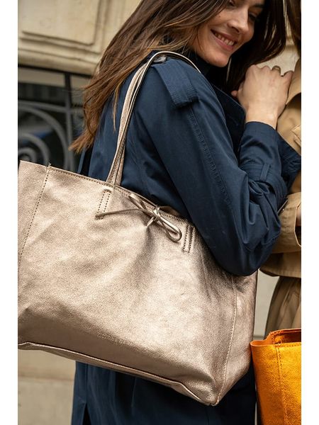 Victor & Hugo Paris Skórzany shopper bag "Vog" w kolorze złotym - 50 x 28 x 12 cm rozmiar: onesize. Żółte shopper bag damskie Victor & Hugo Paris, bez wzorów, z materiału, na ramię, bez dodatków. Za 297.05 zł.