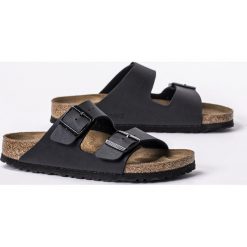 Klapki damskie czarne Birkenstock Arizona BF. Czarne klapki damskie Birkenstock, bez wzorów, z materiału, bez obcasa. Za 309.99 zł.
