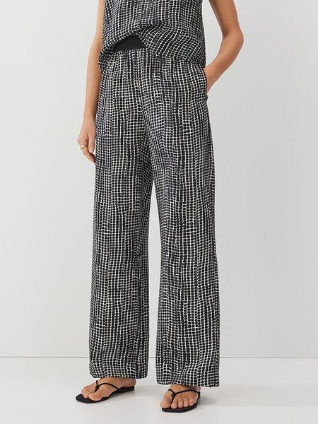 Someday Spodnie w kolorze czarnym rozmiar: 34. Czarne spodnie materiałowe damskie Someday, bez wzorów, z materiału. Za 113.36 zł.