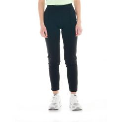 Damskie joggery ze ściągaczem Basic. Czarne spodnie dresowe damskie LEONE 1947 APPAREL, l, bez wzorów, z tkaniny. W wyprzedaży za 139.75 zł.