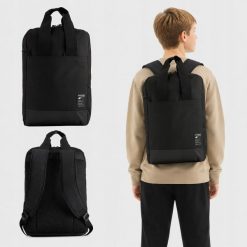 PLECAK 4F NA LAPTOPA SZKOLNY MIEŚCI A4 42,5x31CM U610 SS26. Czarne plecaki damskie 4f, bez wzorów, z materiału, eleganckie. Za 95.95 zł.