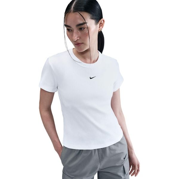 Koszulka sportowa damska Nike HV4994100. Białe bluzki sportowe damskie Nike, l, z bawełny, bez kołnierzyka, bez ramiączek. Za 261.00 zł.