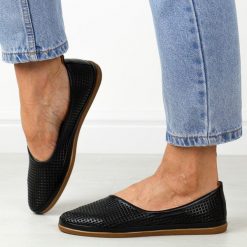 Czarne skórzane baleriny damskie T.Sokolski 2103. Czarne baleriny damskie Sokolski, w ażurowe wzory, ze skóry, bez obcasa. Za 249.00 zł.