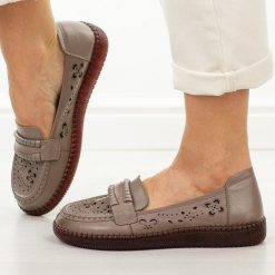 Khaki skórzane półbuty damskie Potocki 15311. Brązowe półbuty damskie POTOCKI, w ażurowe wzory, z jeansu, eleganckie, z okrągłym noskiem, bez obcasa, na płaskiej podeszwie. Za 219.00 zł.