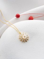 Lodie Silver Pozłacany naszyjnik z zawieszką - dł. 42 cm rozmiar: onesize. Szare naszyjniki damskie Lodie Silver, pozłacane. Za 121.99 zł.