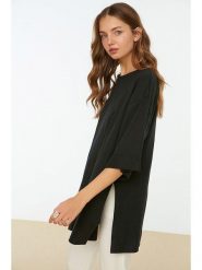 Trendyol Koszulka w kolorze czarnym rozmiar: XS. Czarne bluzki damskie Trendyol, xs, bez wzorów, z bawełny, bez kołnierzyka, bez ramiączek. Za 46.45 zł.