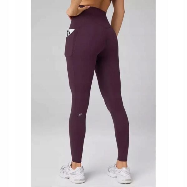 FABLETICS Damskie Legginsy Sportowe Wysoki Stan Oasis PureLuxe. Czerwone legginsy damskie FABLETICS, l, bez wzorów, z elastanu. Za 299.99 zł.