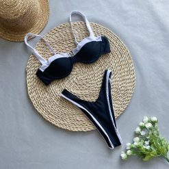 Bikini dwuczęściowe z lamówką odporne na chlor i UV Clorinda. Czarne bikini damskie Intica, bez wzorów. Za 169.00 zł.
