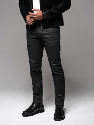 Męskie woskowane spodnie jeansowe SLIM FIT – czarne V3 OM-PADP-0149 - XXL. Czarne spodnie materiałowe męskie Ombre Clothing, bez wzorów, z bawełny, klasyczne. Za 167.99 zł.