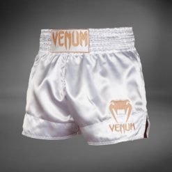 Venum Spodenki Muay Thai Classic Białe/Złote. Białe szorty męskie VENUM, z materiału, bez kołnierzyka. Za 207.46 zł.