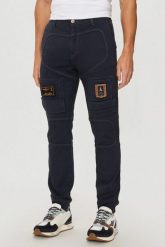 AERONAUTICA MILITARE Granatowe spodnie męskie Anti-G. Niebieskie spodnie materiałowe męskie AERONAUTICA MILITARE, bez wzorów, z jersey. W wyprzedaży za 839.99 zł.