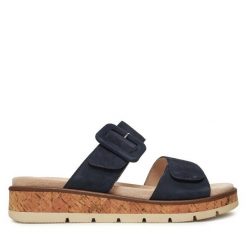 Klapki Caprice. Niebieskie klapki damskie Caprice, bez wzorów, bez obcasa. Za 219.99 zł.