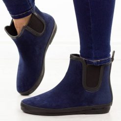 Granatowe kalosze damskie Potocki 36063. Niebieskie botki damskie POTOCKI, na jesień, z gumy, eleganckie, z okrągłym noskiem, bez obcasa, bez zapięcia. Za 89.00 zł.