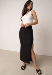 Czarna Prosta Spódnica z Rozcięciem z Boku ze Strukturalnej Tkaniny Orinelin. Czarne spódniczki damskie Born2be, m, bez wzorów, z tkaniny, biznesowe, maxi, koszulowe. Za 39.99 zł.