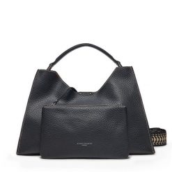 Torebka Gianni Chiarini. Czarne torebki klasyczne damskie Gianni Chiarini, bez wzorów, bez dodatków. Za 899.99 zł.