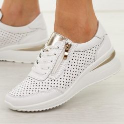 Białe skórzane ażurowe półbuty damskie Vinceza 95402. Białe półbuty damskie VINCEZA, w ażurowe wzory, z jeansu, biznesowe, z okrągłym noskiem, bez obcasa, na koturnie. W wyprzedaży za 215.10 zł.
