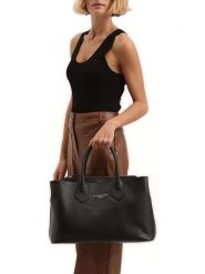 Maison héritage PARIS Skórzana torebka "Milia" w kolorze czarnym - 40 x 22 x 16 cm rozmiar: onesize. Czarne torebki klasyczne damskie maison héritage PARIS, bez wzorów, z materiału, bez dodatków. Za 467.95 zł.