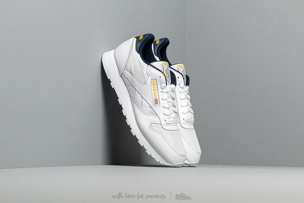 Męskie buty sportowe minimalistyczna estetyka CLASSIC LEATHER MU. Białe buty sportowe na co dzień męskie Reebok, z gumy, bez zapięcia, trekkingowe, reebok classic. Za 405.00 zł.