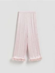 Spodnie ze strasem - pastelowy róż. Czerwone spodnie materiałowe damskie Reserved, bez wzorów, z tkaniny. Za 179.99 zł.