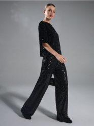 Spodnie wide leg z błyszczącymi cekinami - czarny. Czarne spodnie materiałowe damskie Sinsay, bez wzorów. Za 69.99 zł.