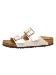 Birkenstock Klapki "Arizona" w kolorze kremowym rozmiar: 41. Białe klapki damskie Birkenstock, bez wzorów, bez obcasa. Za 299.95 zł.