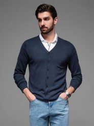 Dzianinowy monochromatyczny męski kardigan z wiskozą – granatowy V1 OM-SWCD-0126 - XXL. Niebieskie kardigany męskie Ombre Clothing, l, z aplikacjami, z dzianiny, eleganckie, bez kołnierzyka. Za 101.99 zł.
