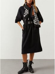 Milan Kiss Sukienka w kolorze czarnym rozmiar: XL. Czarne sukienki damskie Milan Kiss, xl, bez wzorów, bez kołnierzyka, bez ramiączek, midi. Za 152.99 zł.