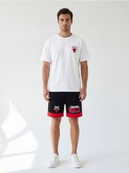 Szorty z nadrukiem Chicago Bulls NBA - czarny. Czarne szorty męskie Sinsay, bez kołnierzyka. Za 69.99 zł.