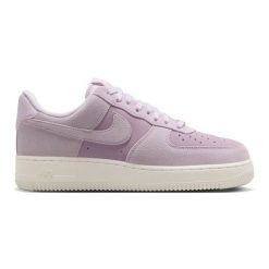 Buty Nike Air Force 1 '07 W HJ5336-500 różowe. Czerwone buty sportowe na co dzień damskie bez wzorów, z gumy, do koszykówki, nike air force. Za 677.96 zł.