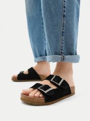 G-Star Raw Klapki CWB-WS-1128-50-S Czarny. Czarne klapki damskie G-Star, bez wzorów, ze skóry, bez obcasa. Za 179.99 zł.